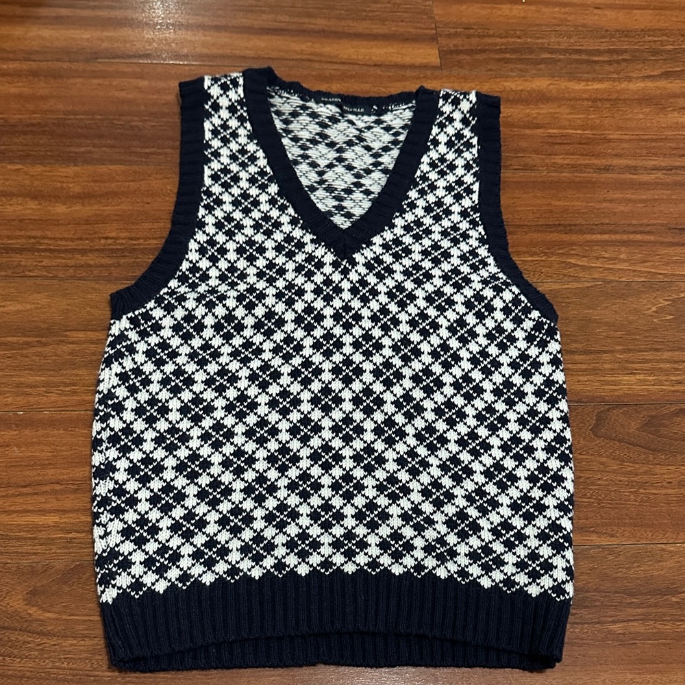 Brandy Melville Blue and White V-Neck Top